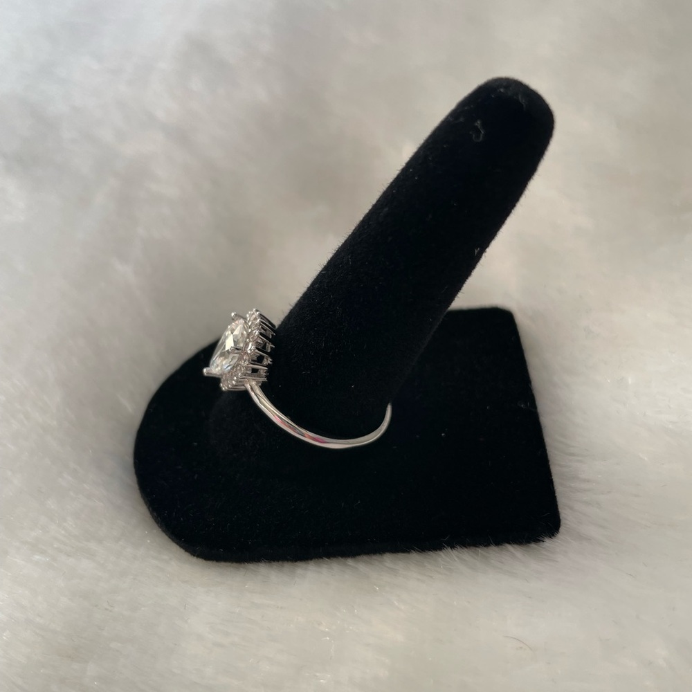 Women’s size 9 Moissanite tear drop with halo ring 1.80ct - Picture 3 of 5